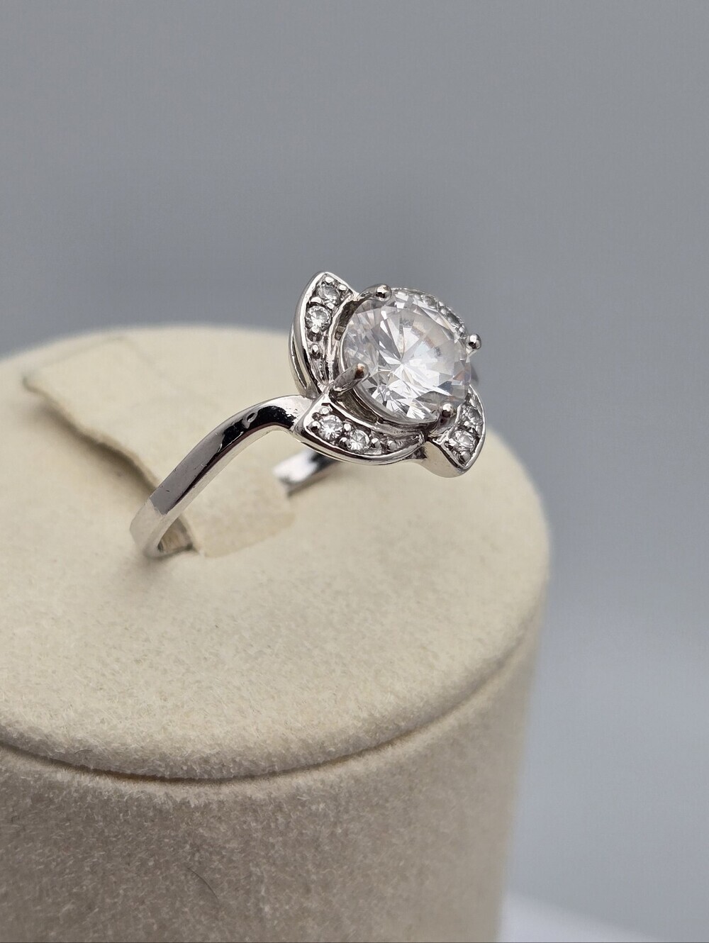 Vintage Style Flower Swirl Engagement Ring Round Brilliant Sparkle Size 7